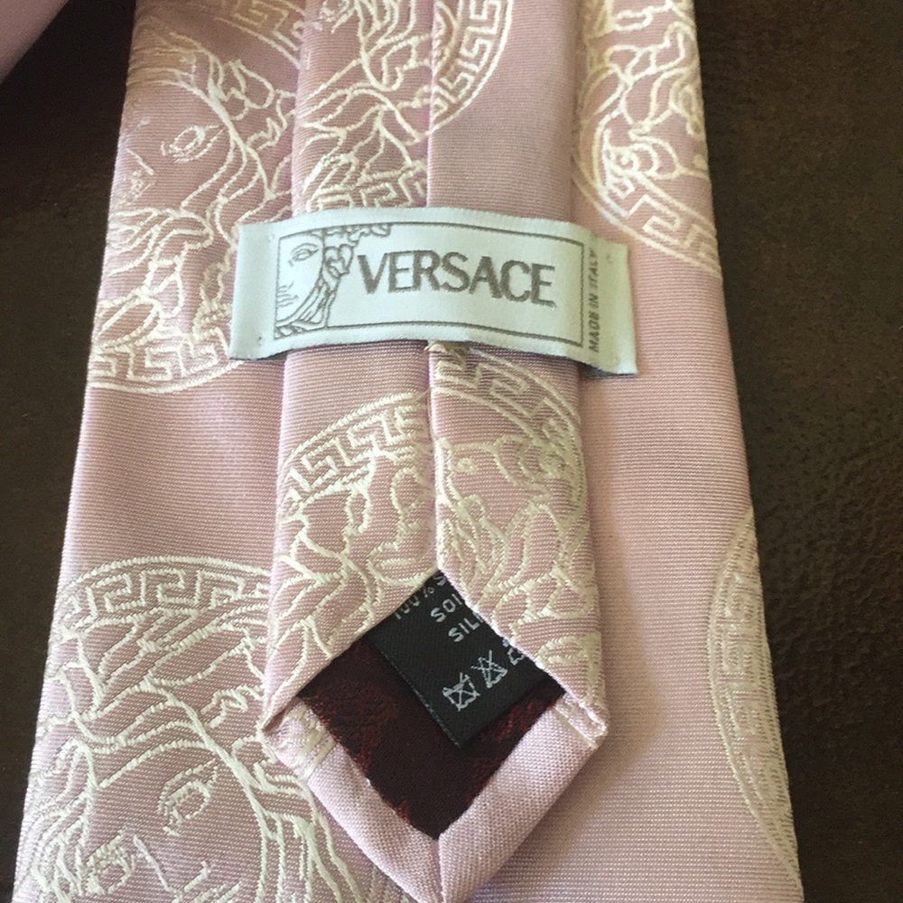 SOLD!πHPπSilk Medusa Medallion Tie in Dusty Rose - Picture 4 of 7